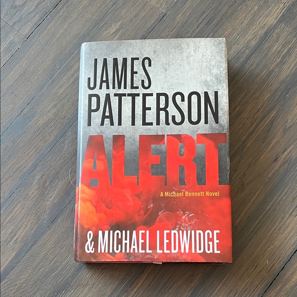 Other - James Patterson 'Alert' Novel - Red and Gray Cover